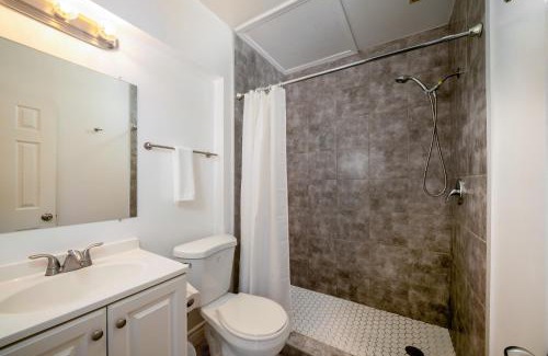 Alhambra Apartamento | Cozy 2BR2BA Guest House in Alhambra