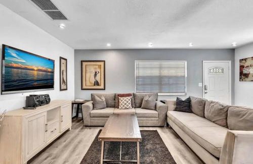 South Middle River Casa | Cozy 3 - 2, heated Pool & Jacuzzi, 10 min Beach and Las Olas