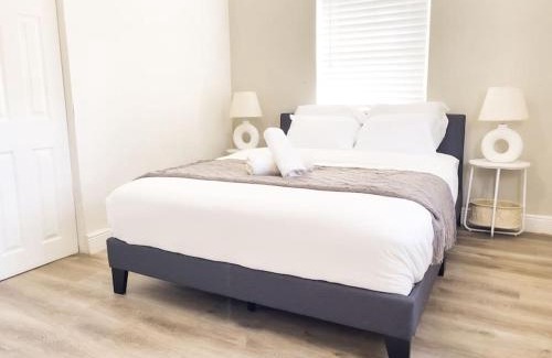 South Middle River Casa | Cozy 3 - 2, heated Pool & Jacuzzi, 10 min Beach and Las Olas