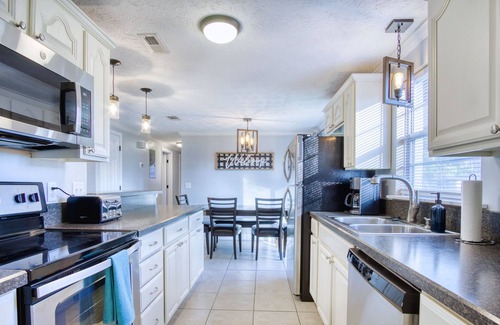 Orange Park Casa | Cozy 3/2 in Orange Park, Pet Friendly.