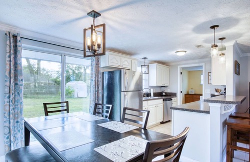 Orange Park Casa | Cozy 3/2 in Orange Park, Pet Friendly.