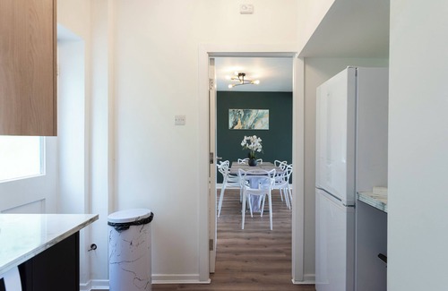 Salford Casa | Cozy 3 BD House, Perfect for Large Group of 6