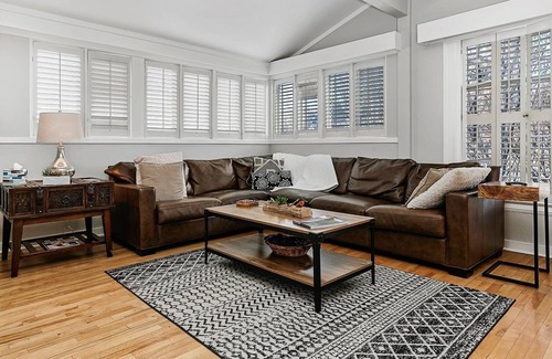 East End Casa | Cozy 3/Bd Pet Friendly Family Home in Historic Warm Springs area