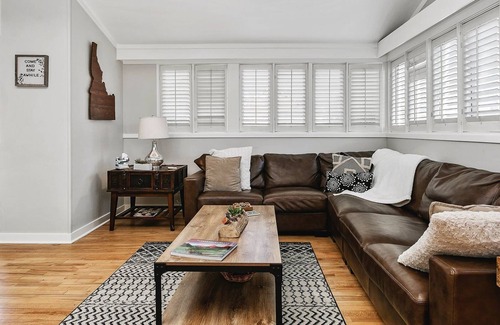East End Casa | Cozy 3/Bd Pet Friendly Family Home in Historic Warm Springs area