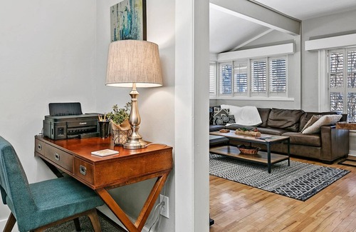 East End Casa | Cozy 3/Bd Pet Friendly Family Home in Historic Warm Springs area