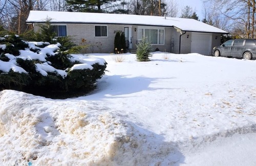 Alcona Cabaña | Durante todo el año Cottage-Bañera de hidromasaje y sauna - INNISFIL