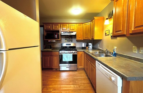 Warrens Cabina | Cozy 3-bdrm cabin in Warrens with AC WiFi and a beautiful view off the back deck