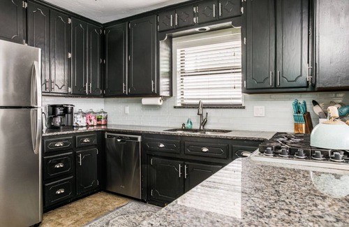 Central Oklahoma City Casa | Cozy 3 bdrm w/pool & hot tub!!