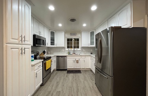 Fremont Casa | Cozy 3 bed-2 bath home with sunroom and access to parks and Class A retail 😊