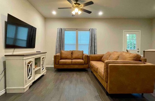 Longview Apartamento | Cozy 3 Bed 2 Bath Home