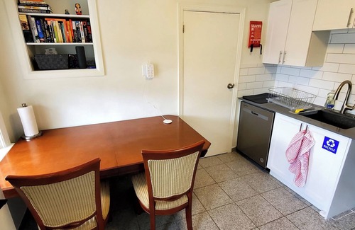 Weston Casa | Cozy 3 bed 2 bath in Weston Village