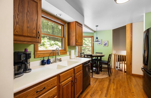 Traverse City Casa | Cozy 3 Bed 3 Bath located within minutes to Downtown Traverse City