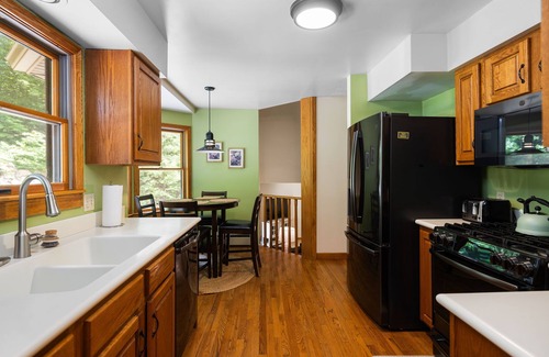 Traverse City Casa | Cozy 3 Bed 3 Bath located within minutes to Downtown Traverse City