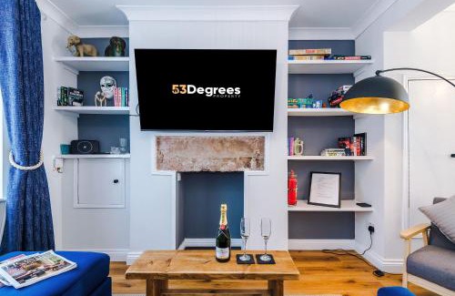 Leek Casa | Cozy 3-Bed Home by 53 Degrees Property, Perfect for Business & Groups!
