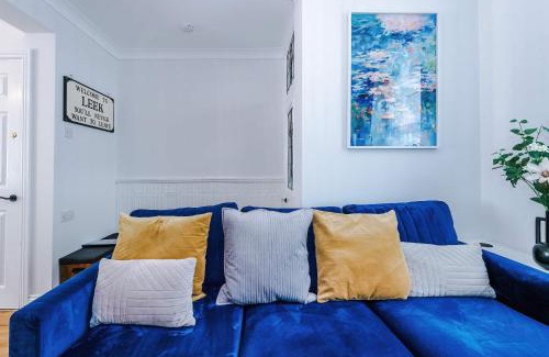Leek Casa | Cozy 3-Bed Home by 53 Degrees Property, Perfect for Business & Groups!