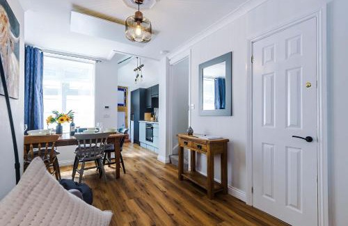 Leek Casa | Cozy 3-Bed Home by 53 Degrees Property, Perfect for Business & Groups!