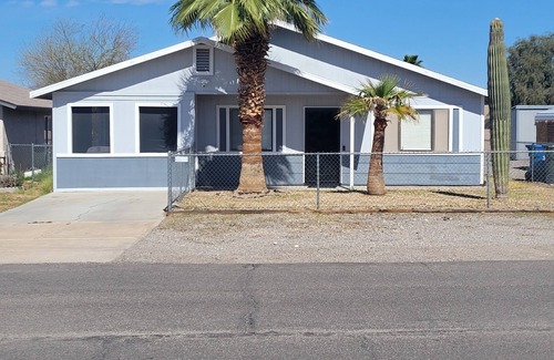 Bullhead City Casa | Cozy 3-bed home Pet friendly near Beaches on the River and close to Shopping!