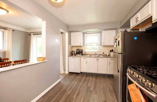 Maple Heights Casa | Cozy 3 bed home NEW ON VRBO DISCOUNTED PRICE, EXCELLENT REVIEWS OTHER PLATFORMS