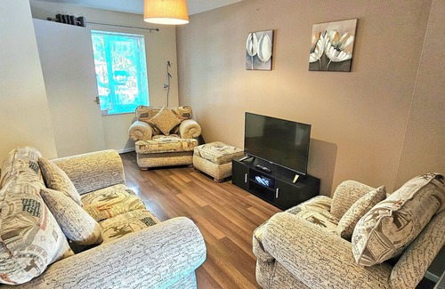 Milton Keynes Casa | Cozy 3 Bed House in Willen - MILTON KEYNES