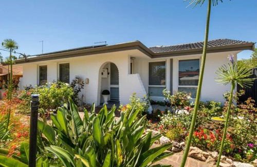 Halls Head Casa | Cozy 3-Bed House in Halls Head