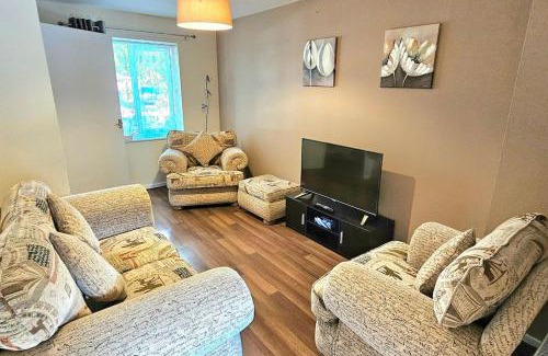 Milton Keynes Casa | Cozy 3-Bed House Near Willen Lake with Garden
