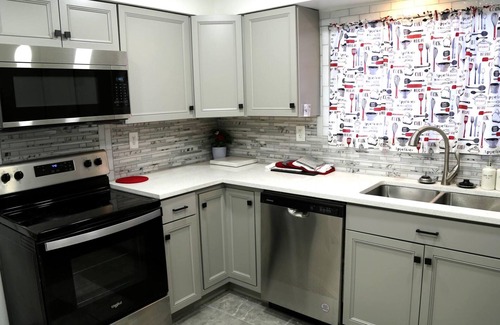 Detroit Casa | Cozy 3-Bed Retreat with Games, Smart TVs & Fire Pit, 12 Mins to Downtown!