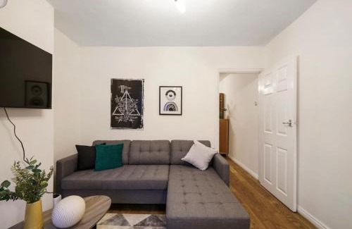 Watford Casa | Cozy 3-bed Watford Home
