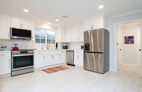 Los Angeles County Casa | Cozy 3 Bedroom 2 Bathroom One level Home in West Hills