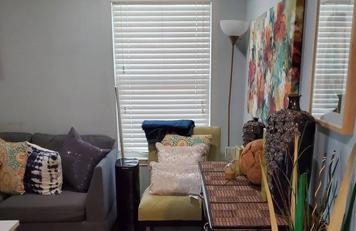 Fate Casa | Cozy 3-bedroom 2 Bath Bungalow with free parking.