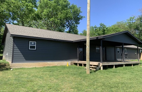 Tyler Apartamento | Cozy 3 Bedroom 2 Bath Duplex Unit a