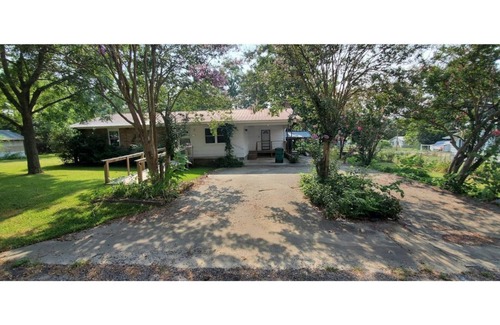 Antlers Casa | Cozy 3 bedroom 2 bath residential home with patio