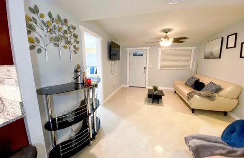 Tampa Casa | Cozy 3 Bedroom 2 bathroom house 5 minutes away from TPA International Airport