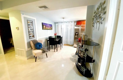 Tampa Casa | Cozy 3 Bedroom 2 bathroom house 5 minutes away from TPA International Airport