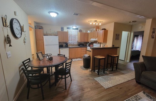 Welaka Casa | Cozy 3-bedroom, 2 full bath mobile home on half acre in charming Welaka!
