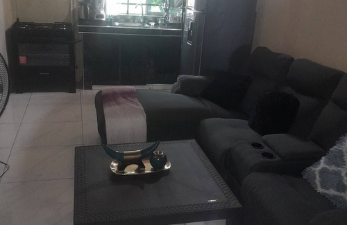Portmore Apartamento | Cozy 3-bedroom apartment in welcoming Portmore with WiFi, AC