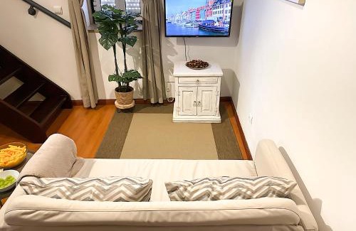 Linda-a-Velha Apartamento | Cozy 3 Bedroom Apartment in Belem Lisbon 3 to 5 Guests