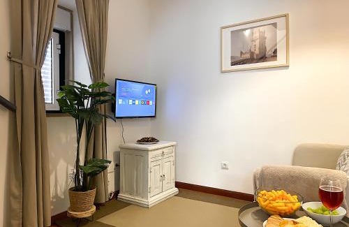 Linda-a-Velha Apartamento | Cozy 3 Bedroom Apartment in Belem Lisbon 3 to 5 Guests