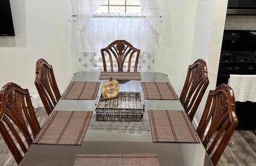 Queens Apartamento | Cozy 3-bedroom apartment in nice Queens near JFK & UBS Arena with WiFi, AC