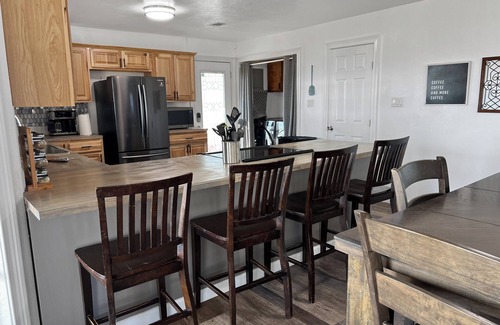 Breckenridge Cabina | Cozy 3-bedroom beach front cabin quiet, cozy, getaway.
