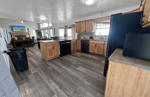 Breckenridge Cabina | Cozy 3-bedroom beach front cabin quiet, cozy, getaway.
