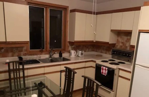 Highland Creek Casa | Cozy 3 Bedroom Bungalow | Prime Location