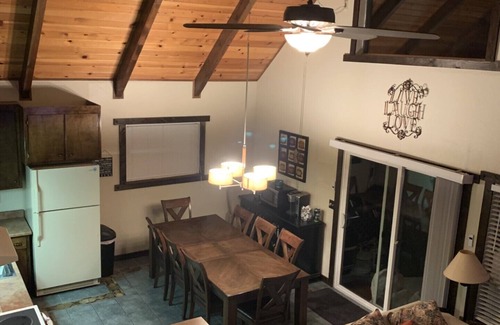 Mi-Wuk Village Cabina | Cozy 3-bedroom chalet with loft in charming Mi-Wuk Village.