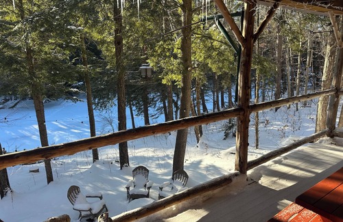 Indian Lake Cabina | Cozy 3-bedroom cabin in welcoming Indian Lake with WiFi/30 mins to Gore Mt