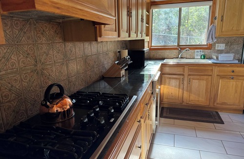 Pine Cabina | Cozy 3-bedroom cabin in wonderful Pine with WiFi, AC