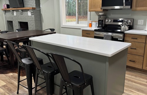 Baldwin Cabina | Cozy 3 Bedroom Cabin Chain of Lakes Area WIFI Free Cancellation