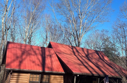 Hiawassee Cabina | Cozy 3-bedroom cabin in quaint Hiawassee with AC, WiFi