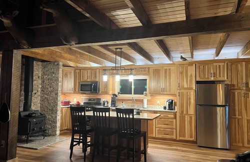 Iron River Cabina | Cozy 3-bedroom cabin in Ottawa National Forrest near Iron River MI.