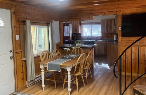 Moose Pass Cabina | Cozy 3-bedroom cabin in welcoming Moose Pass, Alaska.