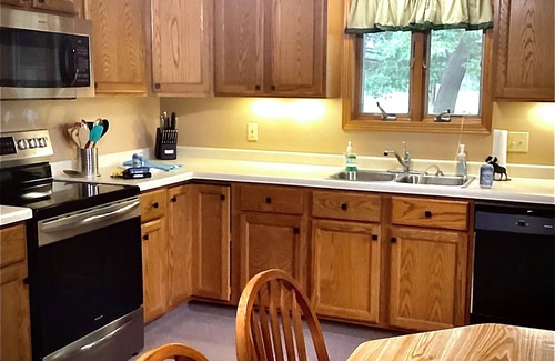 New Lisbon Cabina | Cozy 3-bedroom cabin with private dock and direct access to Castle Rock Lake.