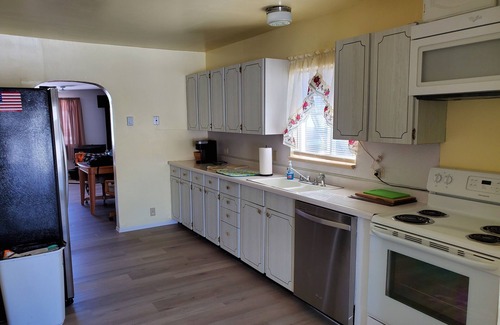 Phippsburg Cabina | Cozy 3 bedroom cabin 30 minutes from Steamboat Springs, Stagecoach Reservoir.